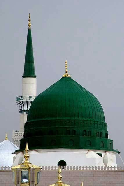 “Pilgrims visiting Masjid an-Nabawi in Madinah during Hajj and Umrah”
